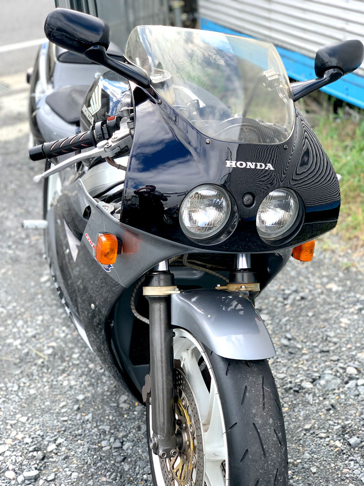 中古バイク 入荷予定！HONDA VFR400R NC30 – 京都のバイクショップSPEC